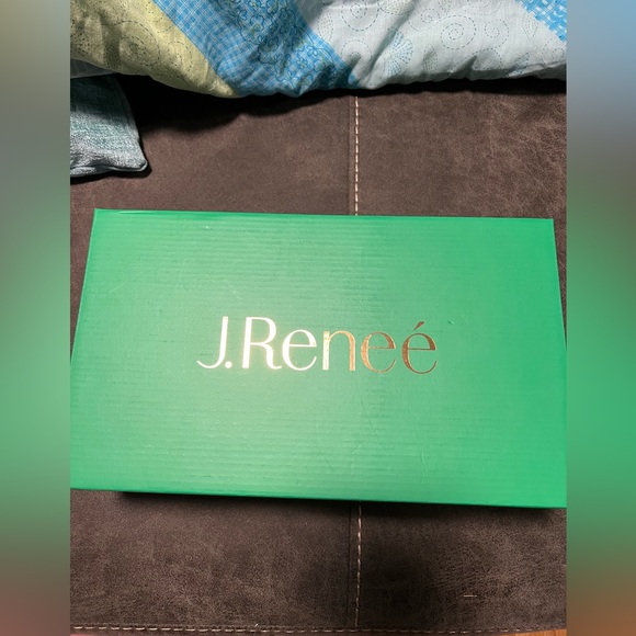 J.Reneé white kitten heels - Picture 6 of 7